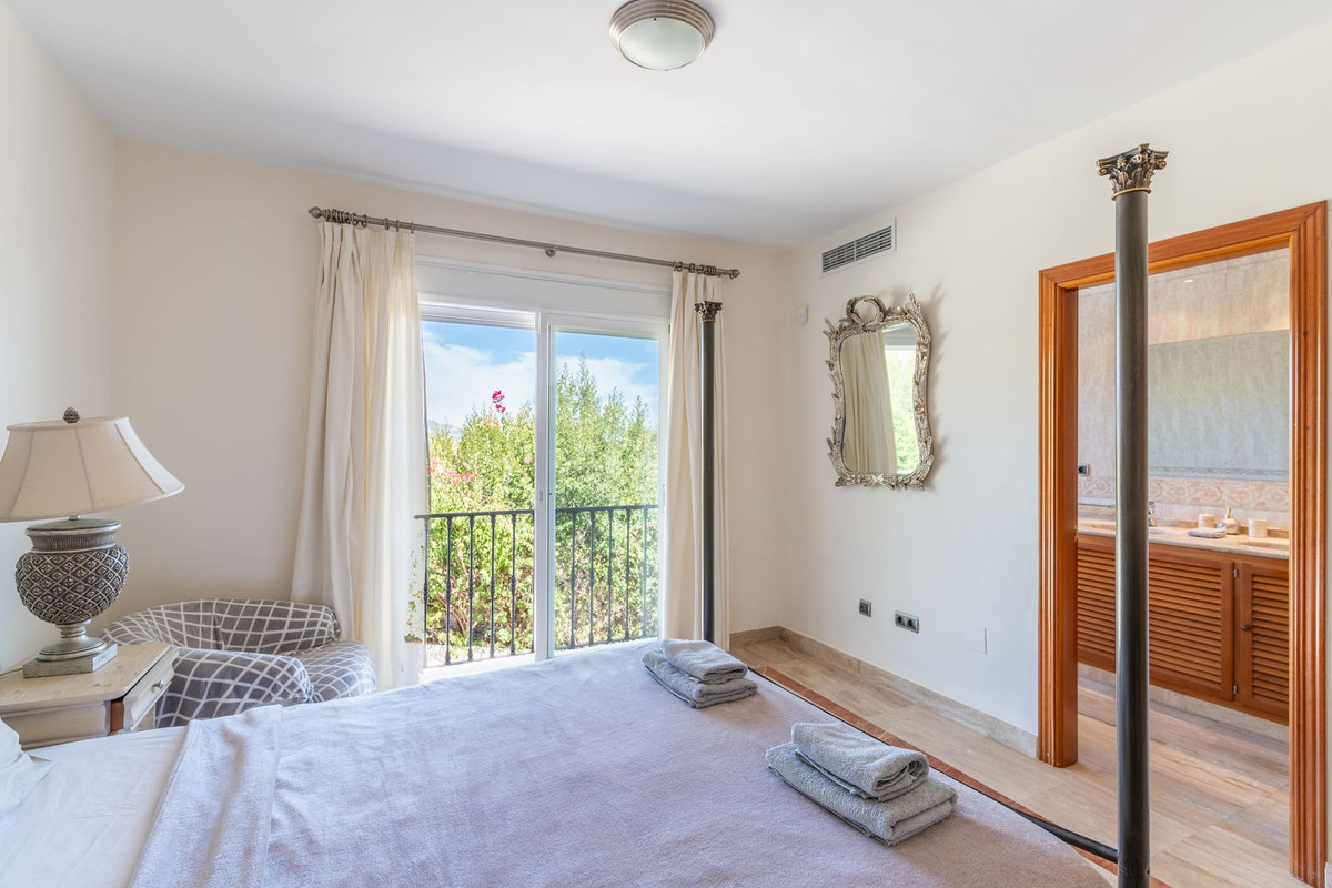 5 Bed Townhouse for sale in Benahavís Costa Del Sol, Málaga, Spain
