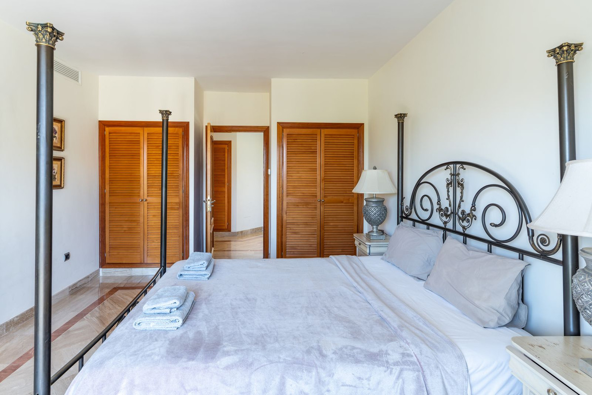 5 Bed Townhouse for sale in Benahavís Costa Del Sol, Málaga, Spain