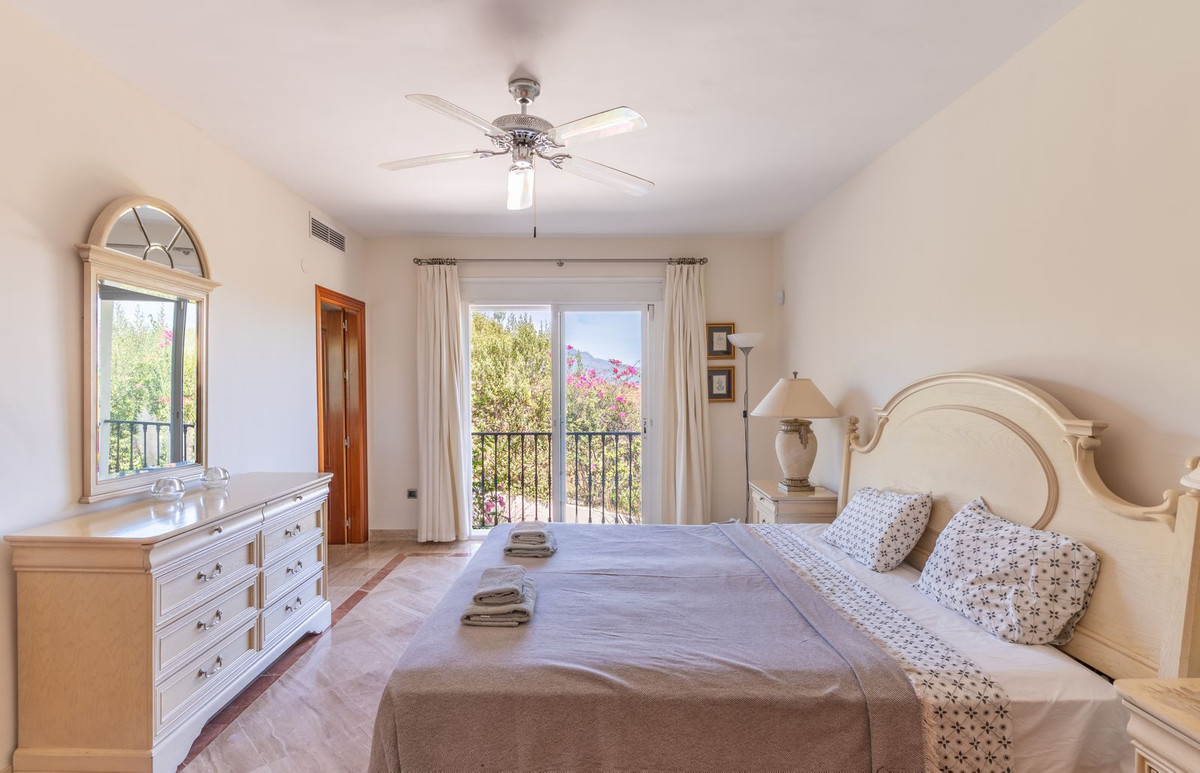 5 Bed Townhouse for sale in Benahavís Costa Del Sol, Málaga, Spain