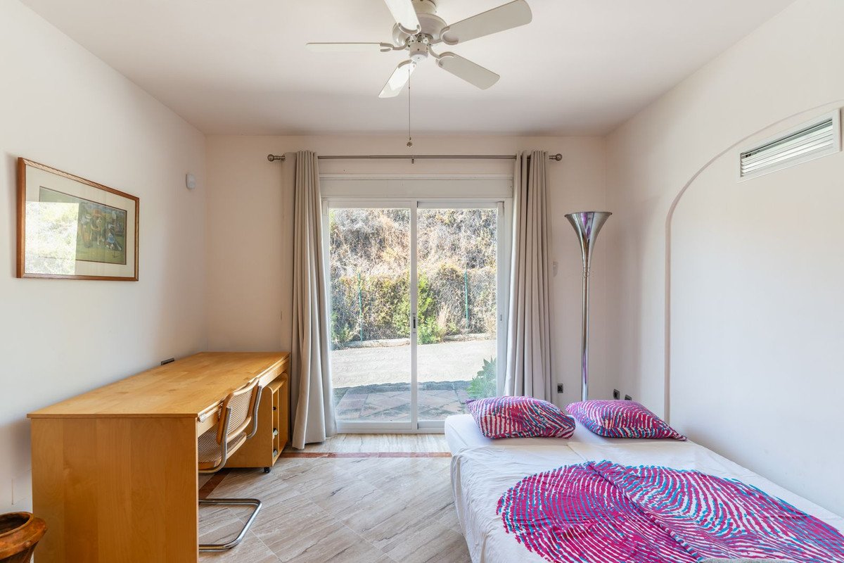 5 Bed Townhouse for sale in Benahavís Costa Del Sol, Málaga, Spain