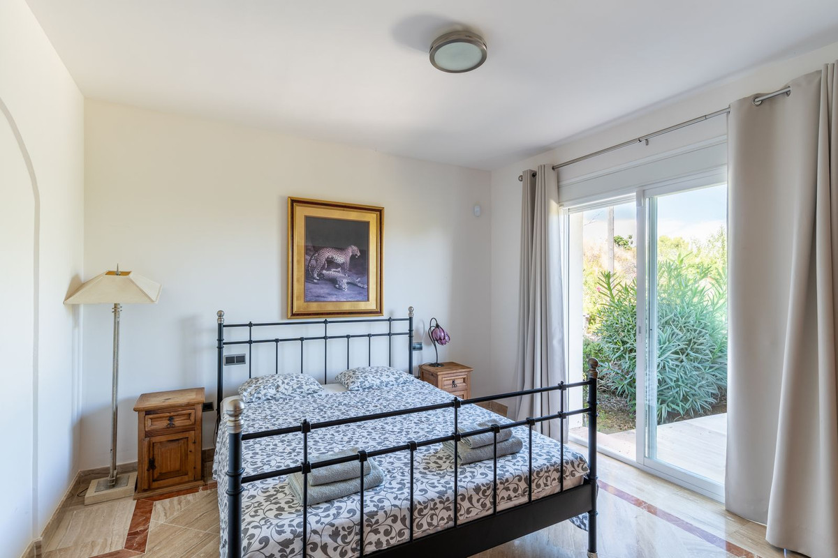 5 Bed Townhouse for sale in Benahavís Costa Del Sol, Málaga, Spain