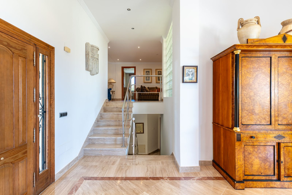 5 Bed Townhouse for sale in Benahavís Costa Del Sol, Málaga, Spain