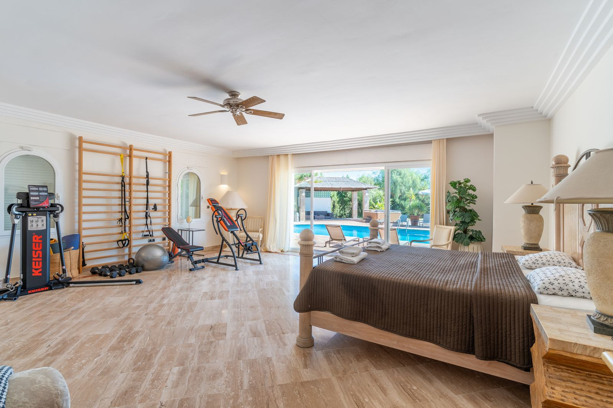 5 Bed Townhouse for sale in Benahavís Costa Del Sol, Málaga, Spain