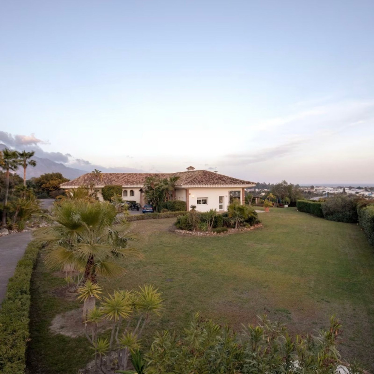 5 Bed Townhouse for sale in Benahavís Costa Del Sol, Málaga, Spain
