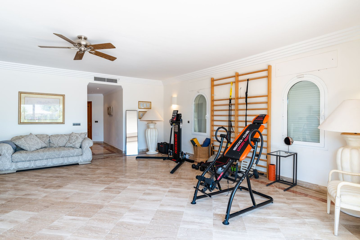 5 Bed Townhouse for sale in Benahavís Costa Del Sol, Málaga, Spain