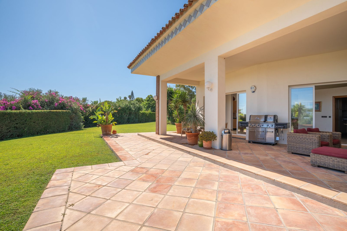 5 Bed Townhouse for sale in Benahavís Costa Del Sol, Málaga, Spain