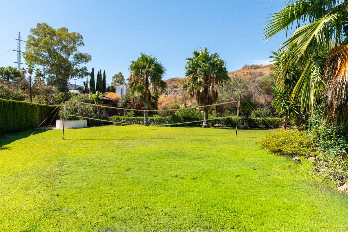 5 Bed Townhouse for sale in Benahavís Costa Del Sol, Málaga, Spain