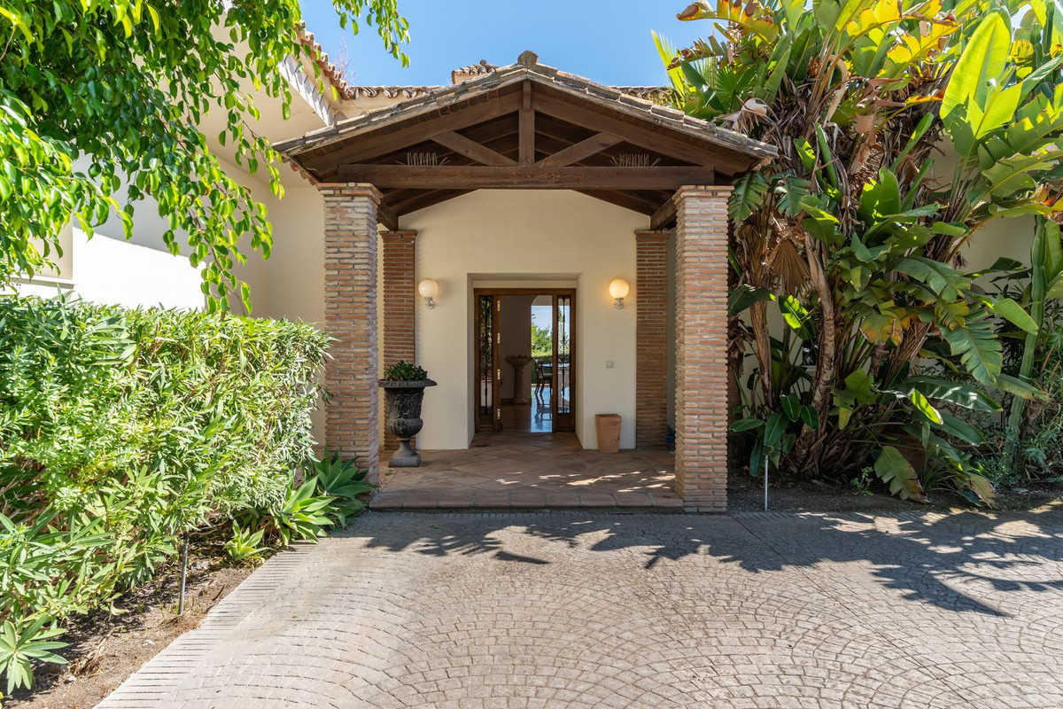 5 Bed Townhouse for sale in Benahavís Costa Del Sol, Málaga, Spain