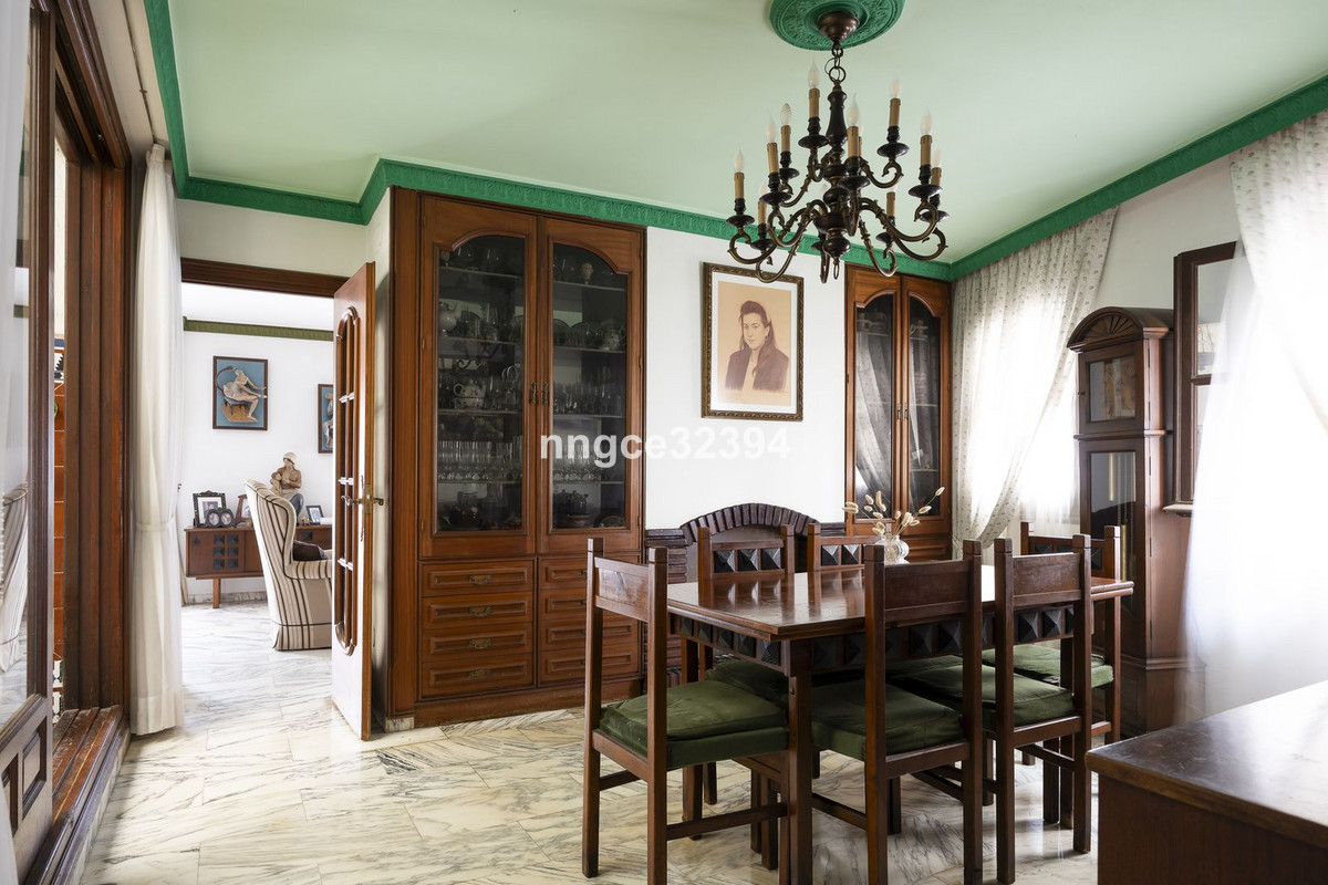 Se vende Villa - Chalet de 8 dormitorios en Costa Del Sol, Málaga, España