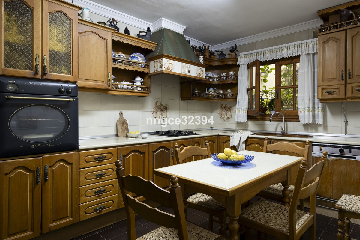 Se vende Villa - Chalet de 8 dormitorios en Costa Del Sol, Málaga, España