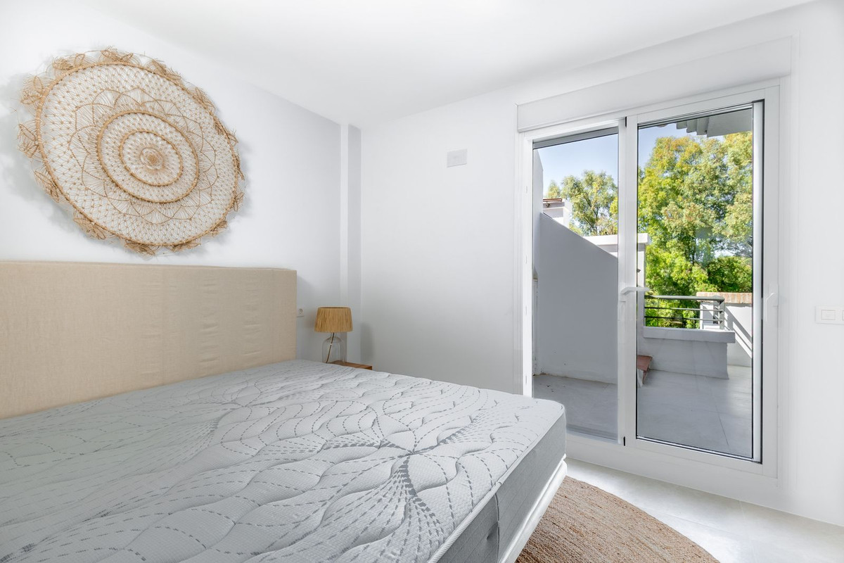 2 Bed Apartment for sale in Benahavís Costa Del Sol, Málaga, Spain