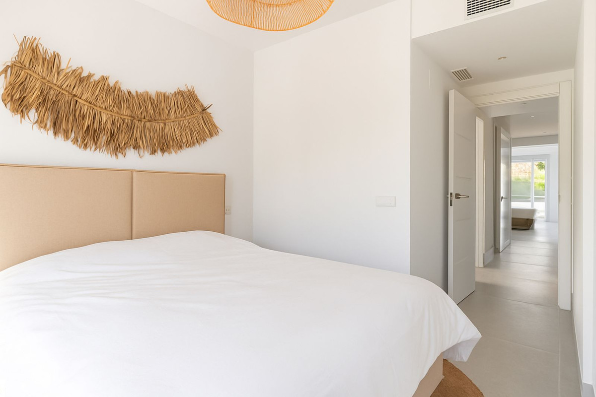2 Bed Apartment for sale in Benahavís Costa Del Sol, Málaga, Spain