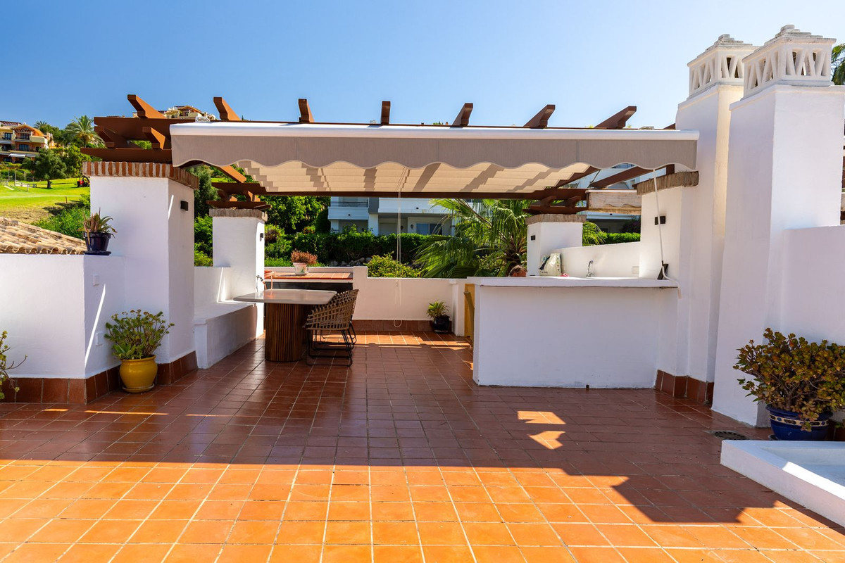 2 Bed Apartment for sale in Benahavís Costa Del Sol, Málaga, Spain