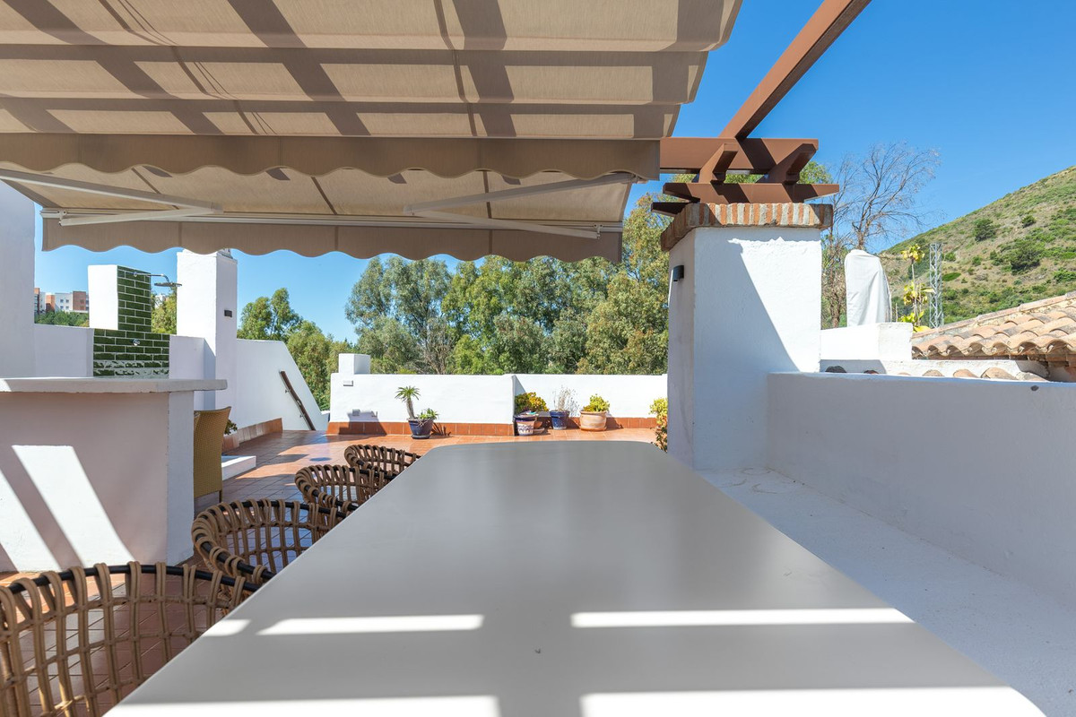 2 Bed Apartment for sale in Benahavís Costa Del Sol, Málaga, Spain