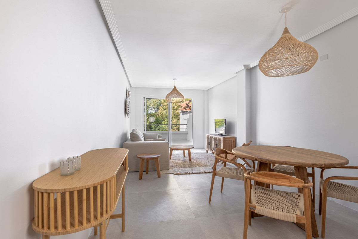 2 Bed Apartment for sale in Benahavís Costa Del Sol, Málaga, Spain