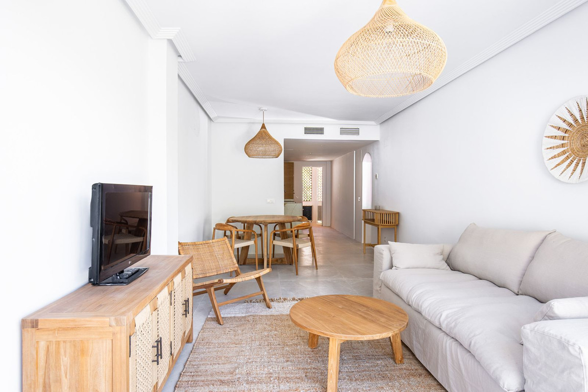 2 Bed Apartment for sale in Benahavís Costa Del Sol, Málaga, Spain