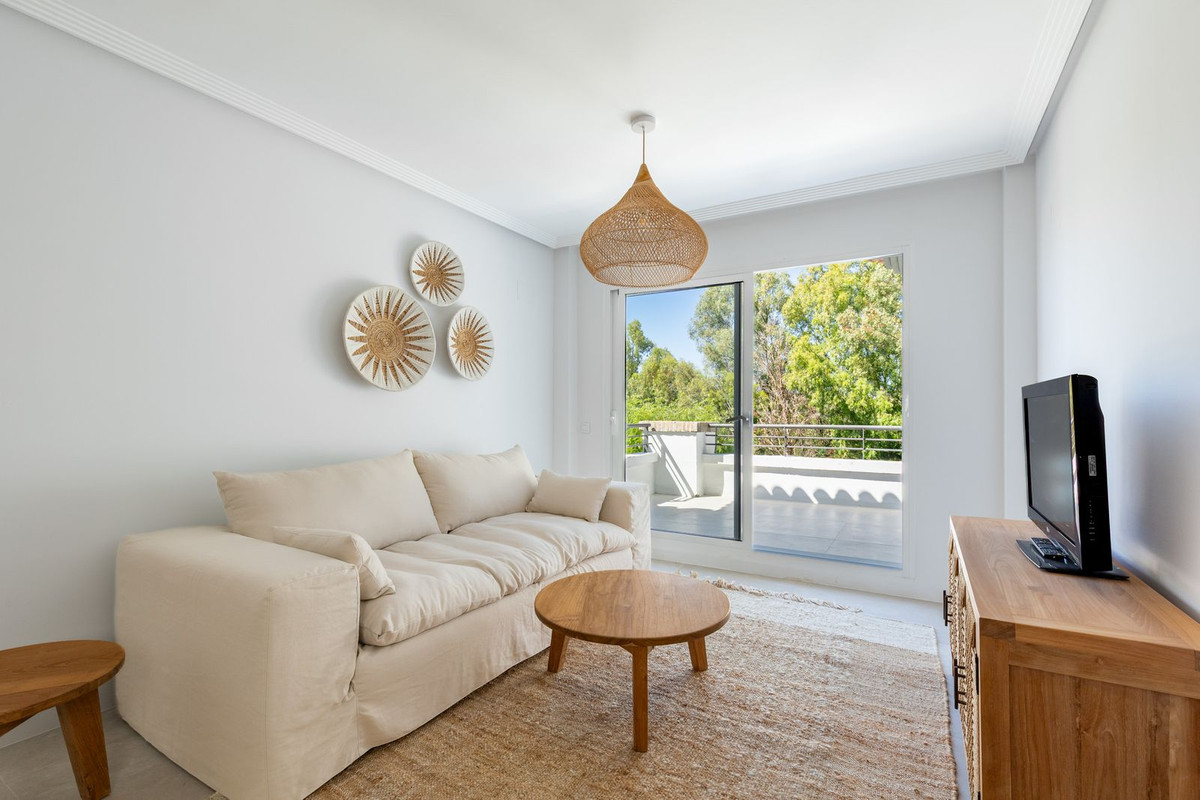 2 Bed Apartment for sale in Benahavís Costa Del Sol, Málaga, Spain