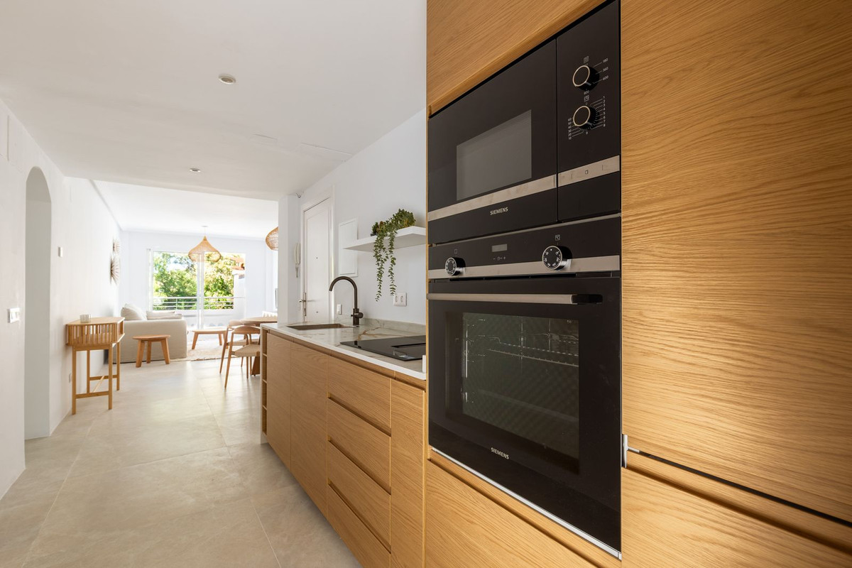 2 Bed Apartment for sale in Benahavís Costa Del Sol, Málaga, Spain