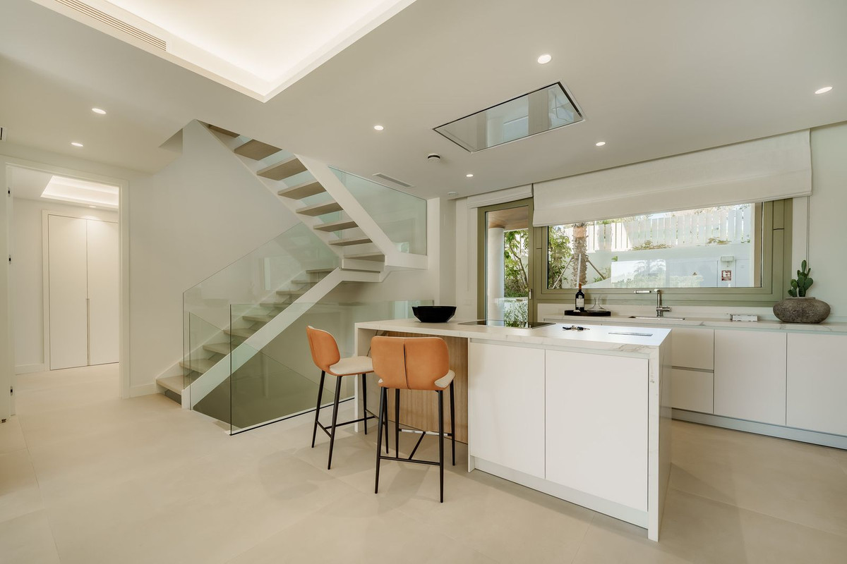 Se vende Apartamento Planta Baja de 4 dormitorios en Costa Del Sol, Málaga, España