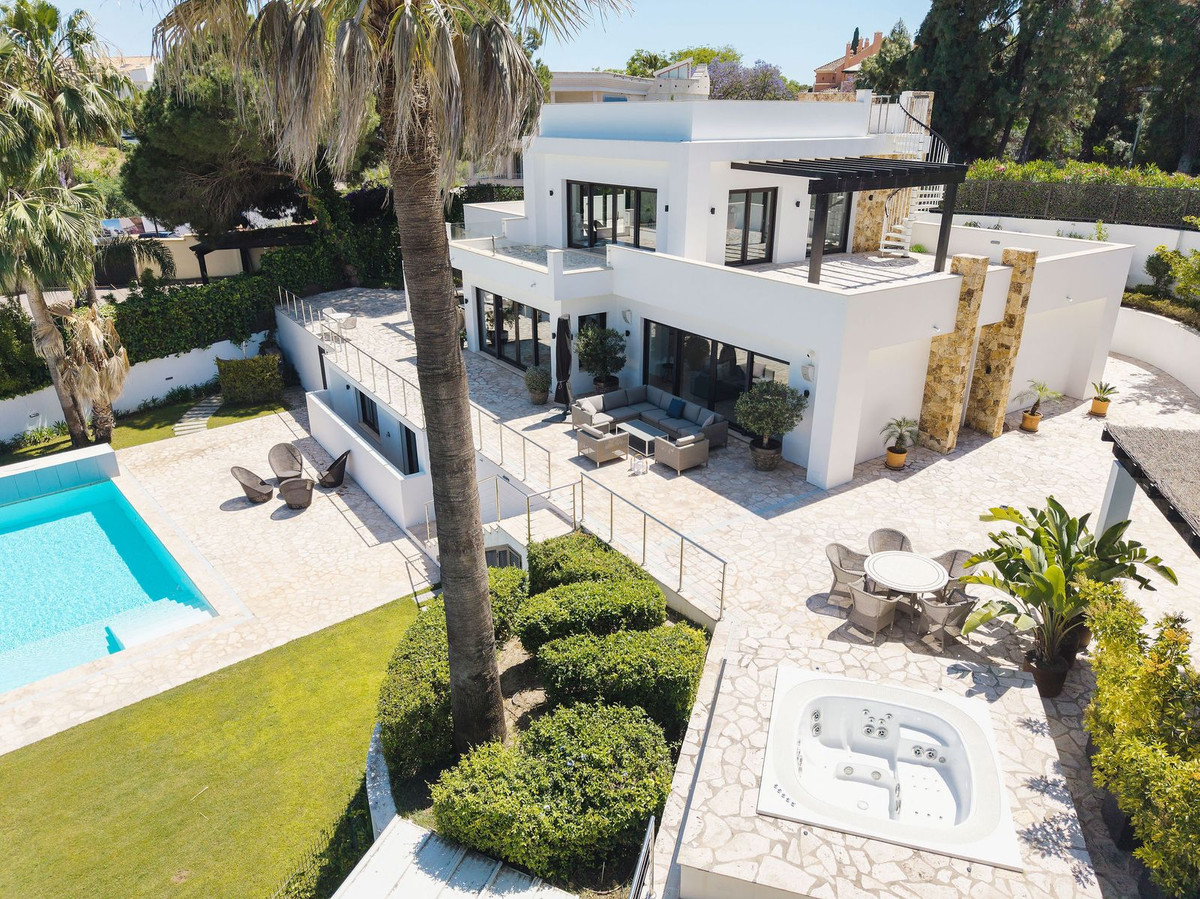 Se vende Villa - Chalet de 4 dormitorios en Costa Del Sol, Málaga, España