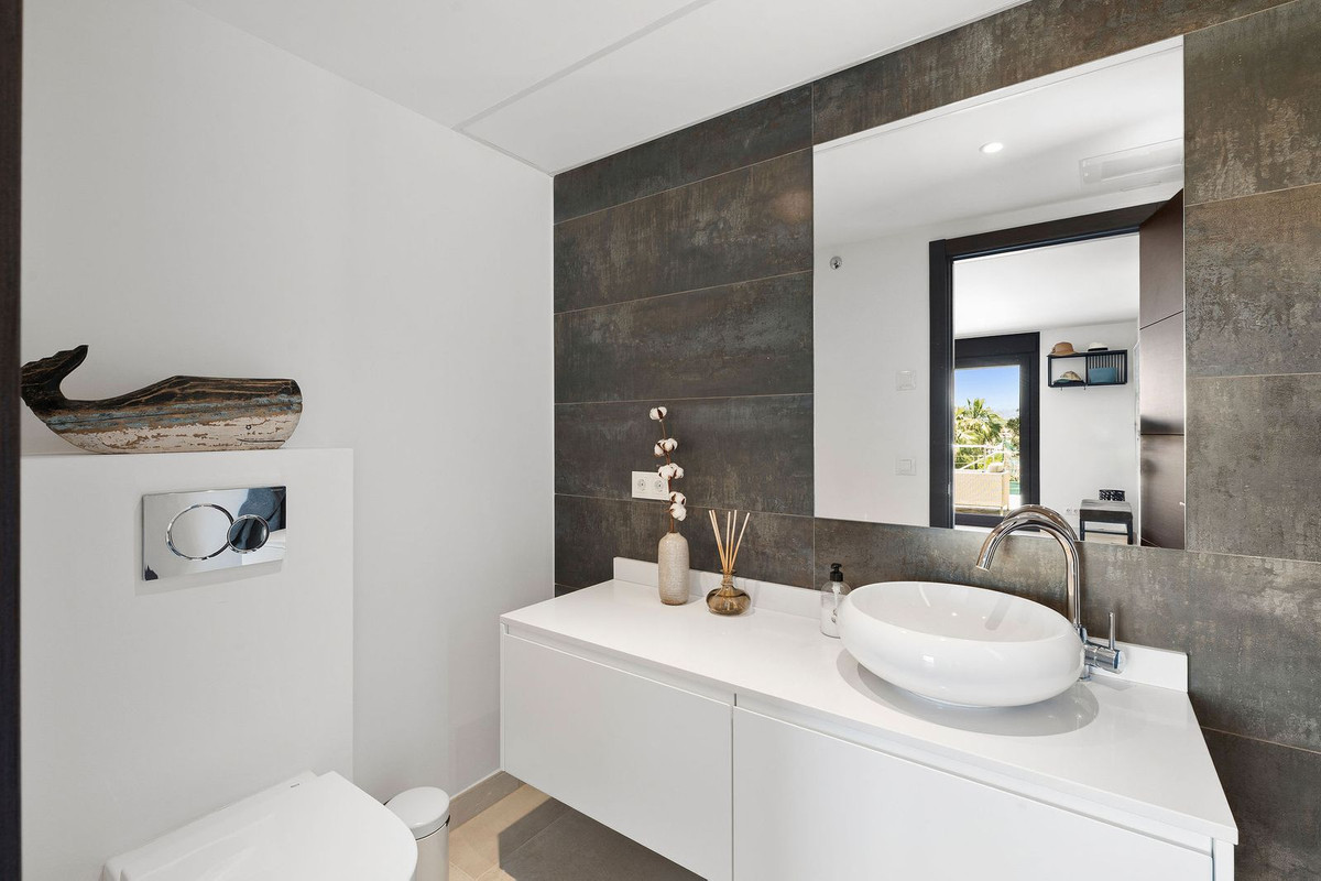 Se vende Villa - Chalet de 4 dormitorios en Costa Del Sol, Málaga, España