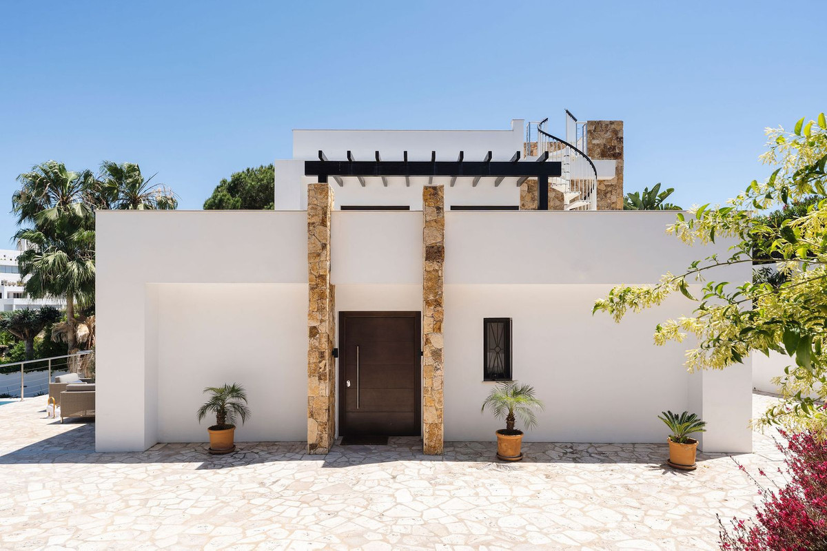Se vende Villa - Chalet de 4 dormitorios en Costa Del Sol, Málaga, España