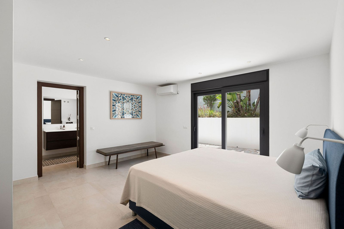 Se vende Villa - Chalet de 4 dormitorios en Costa Del Sol, Málaga, España