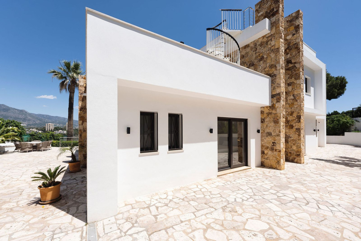 Se vende Villa - Chalet de 4 dormitorios en Costa Del Sol, Málaga, España