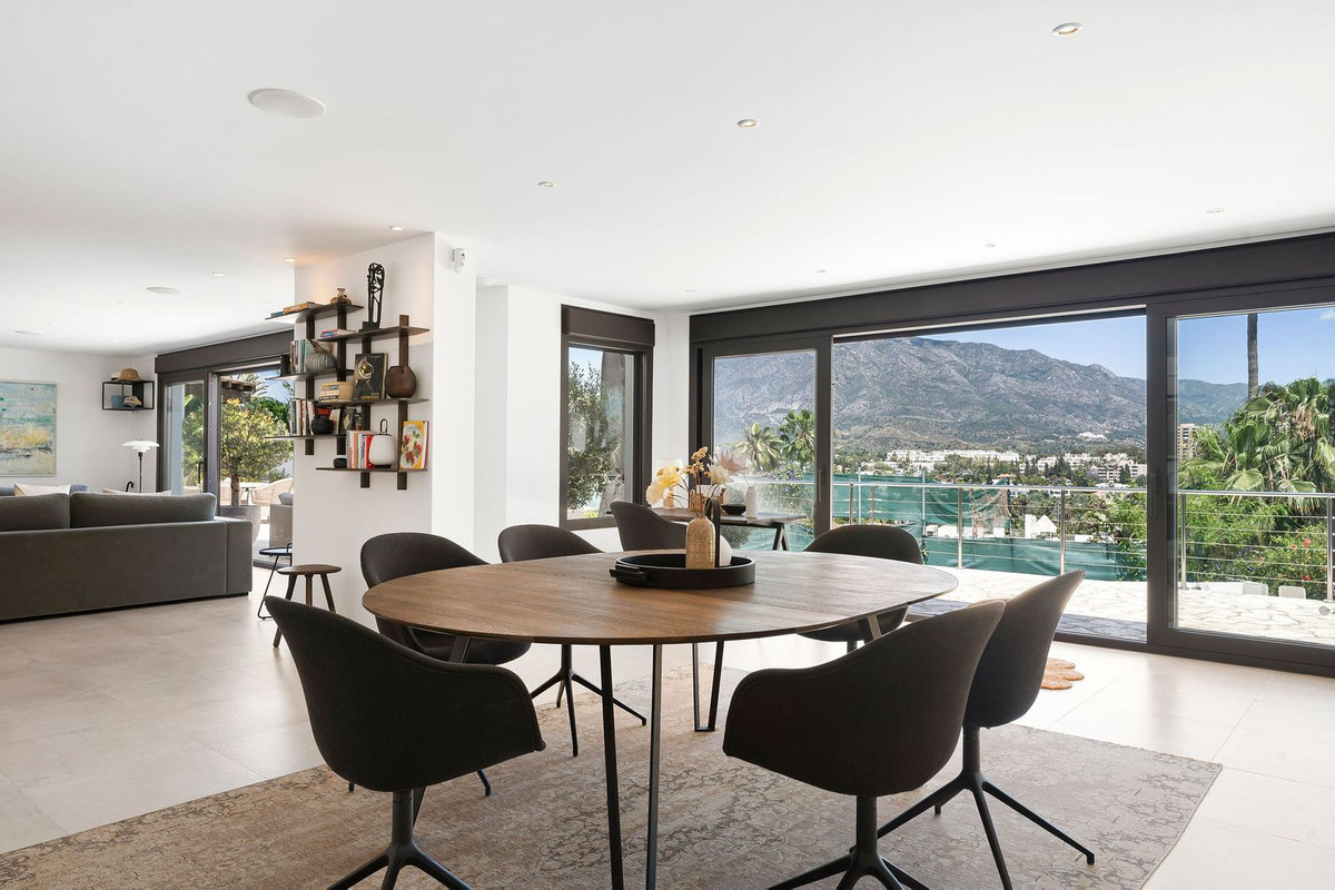 Se vende Villa - Chalet de 4 dormitorios en Costa Del Sol, Málaga, España