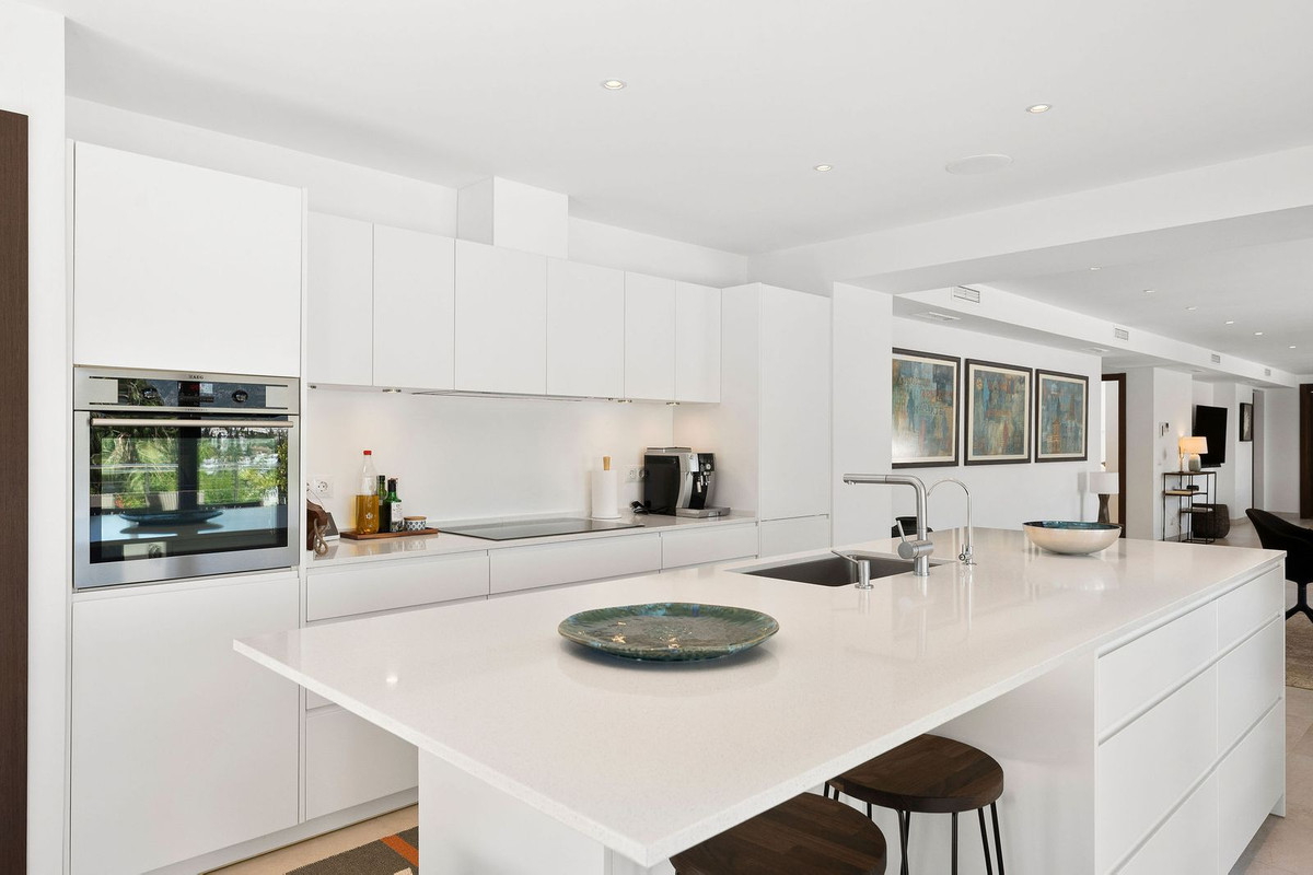Se vende Villa - Chalet de 4 dormitorios en Costa Del Sol, Málaga, España