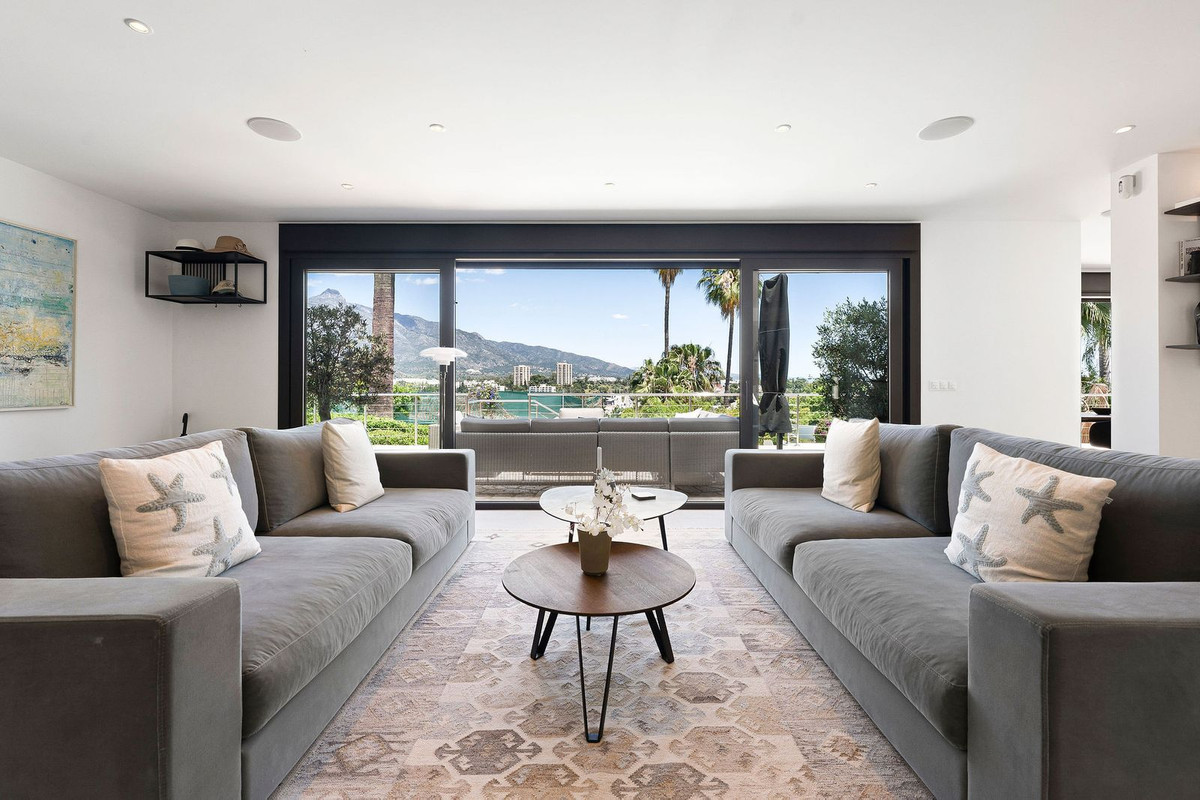 Se vende Villa - Chalet de 4 dormitorios en Costa Del Sol, Málaga, España