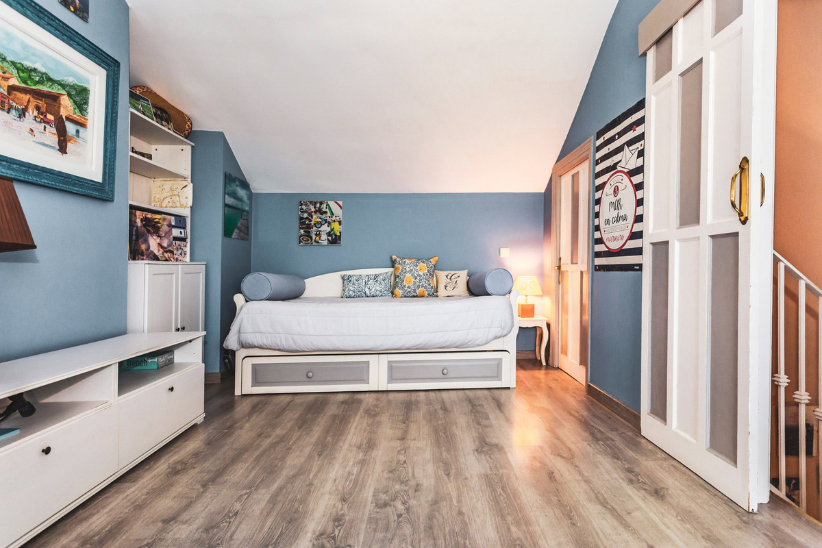 3 Bed Townhouse for sale in The Golden Mile Costa Del Sol, Málaga, Spain