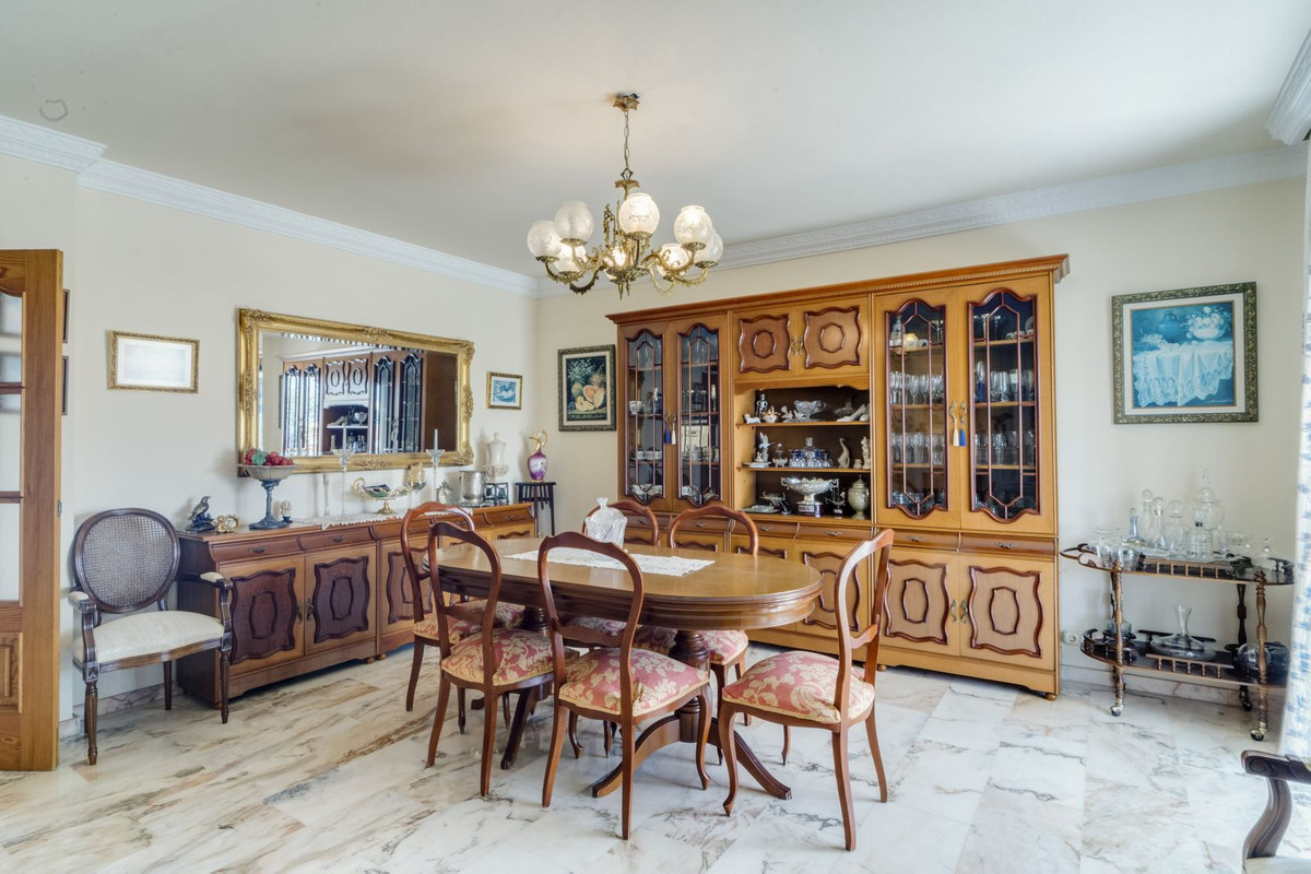 Se vende Villa - Chalet de 5 dormitorios en Costa Del Sol, Málaga, España