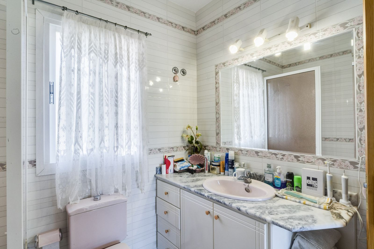 Se vende Villa - Chalet de 5 dormitorios en Costa Del Sol, Málaga, España