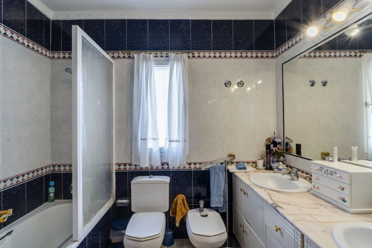 Se vende Villa - Chalet de 5 dormitorios en Costa Del Sol, Málaga, España