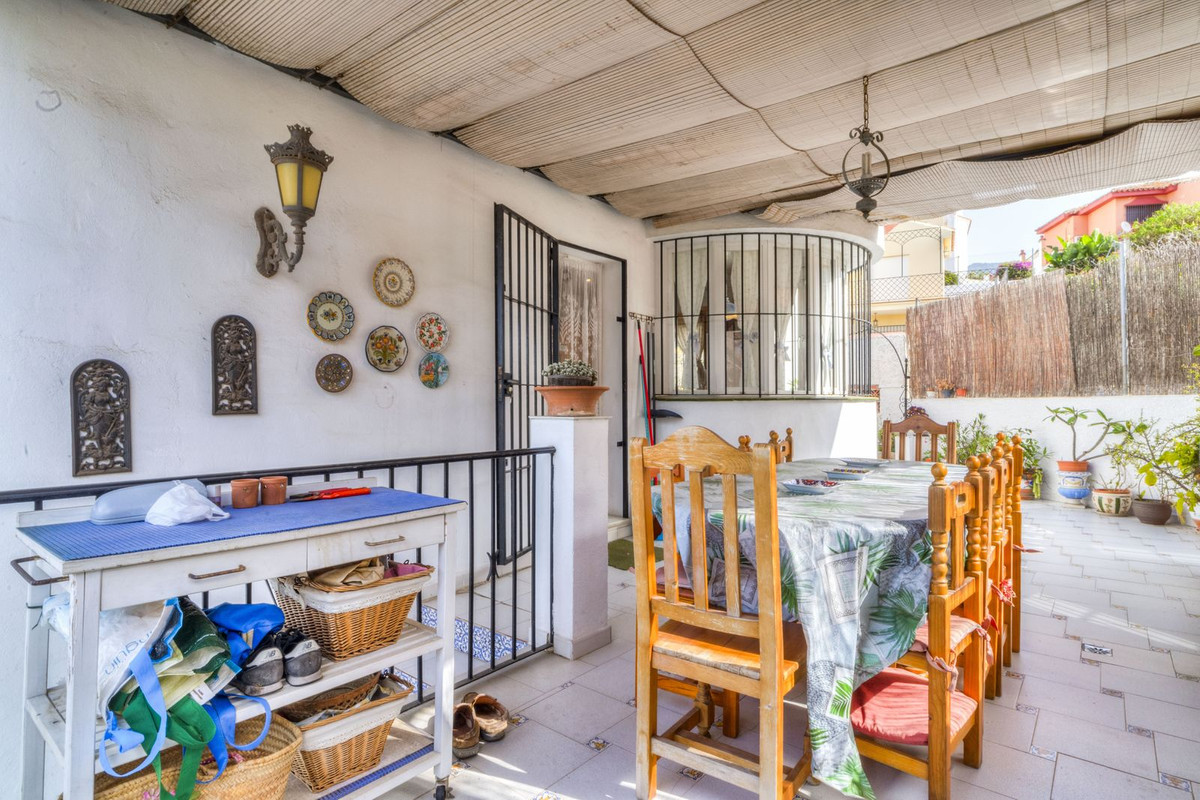 Se vende Villa - Chalet de 5 dormitorios en Costa Del Sol, Málaga, España