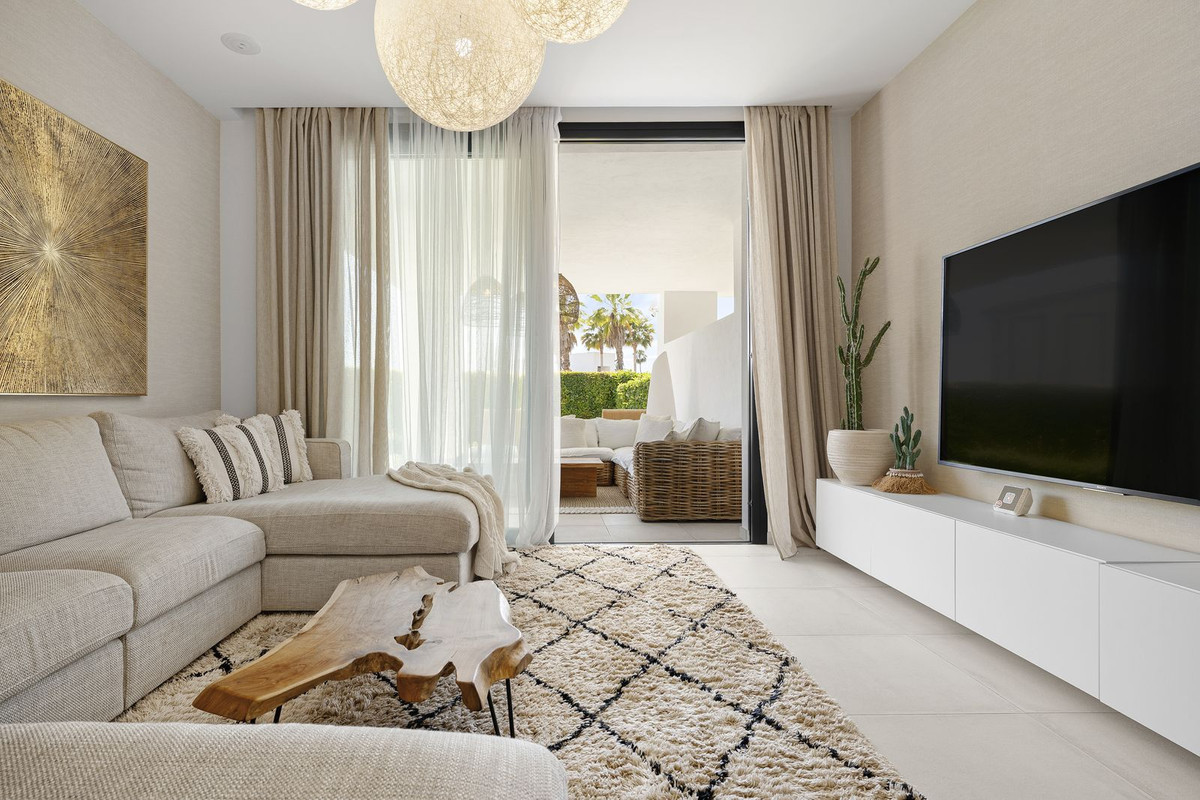 2 Bed Apartment for sale in El Paraiso Costa Del Sol, Málaga, Spain