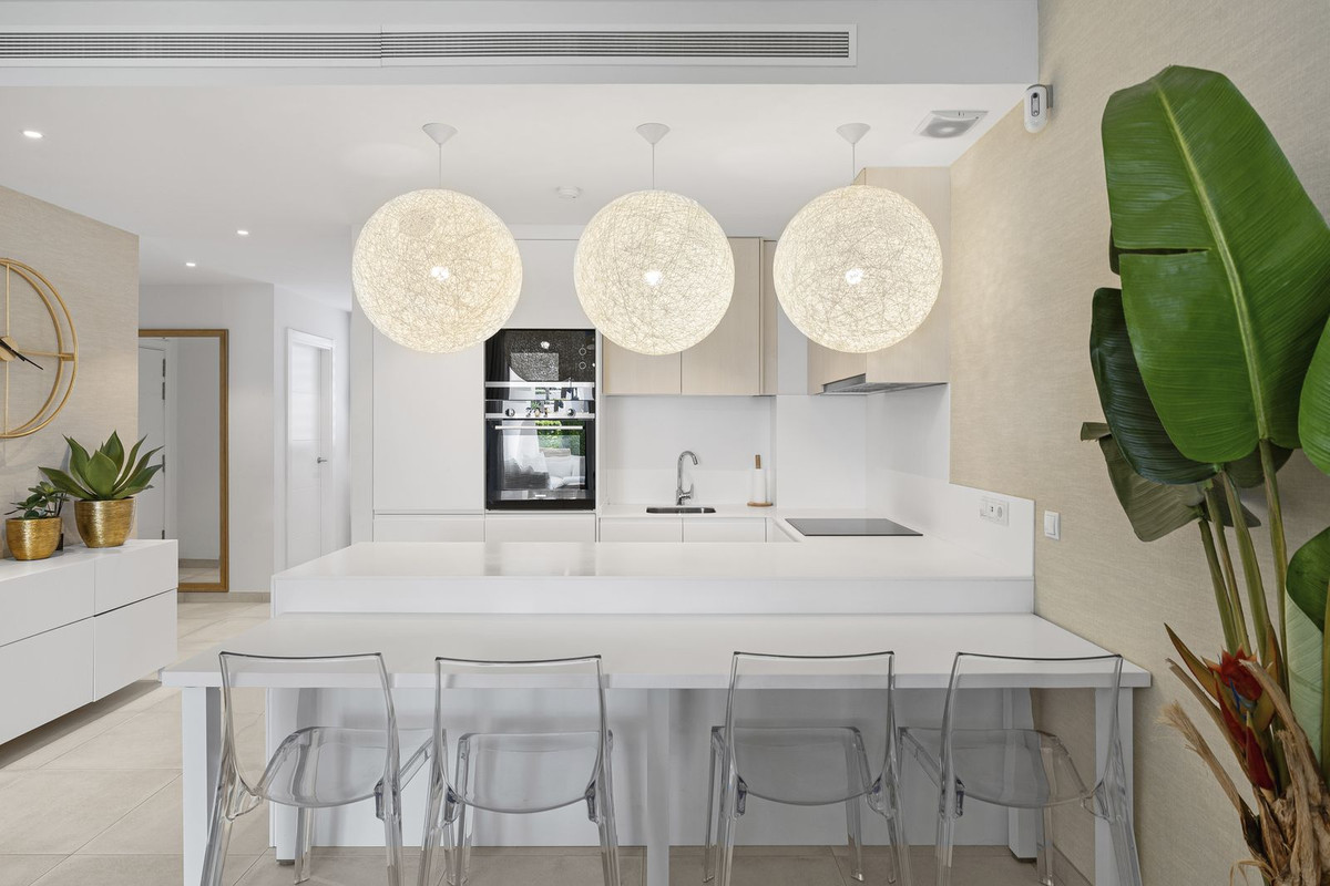2 Bed Apartment for sale in El Paraiso Costa Del Sol, Málaga, Spain
