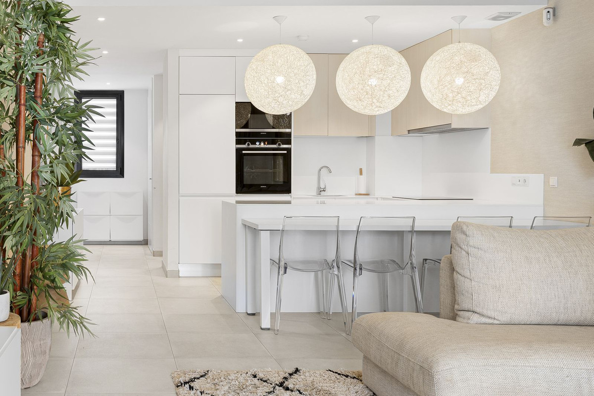 2 Bed Apartment for sale in El Paraiso Costa Del Sol, Málaga, Spain