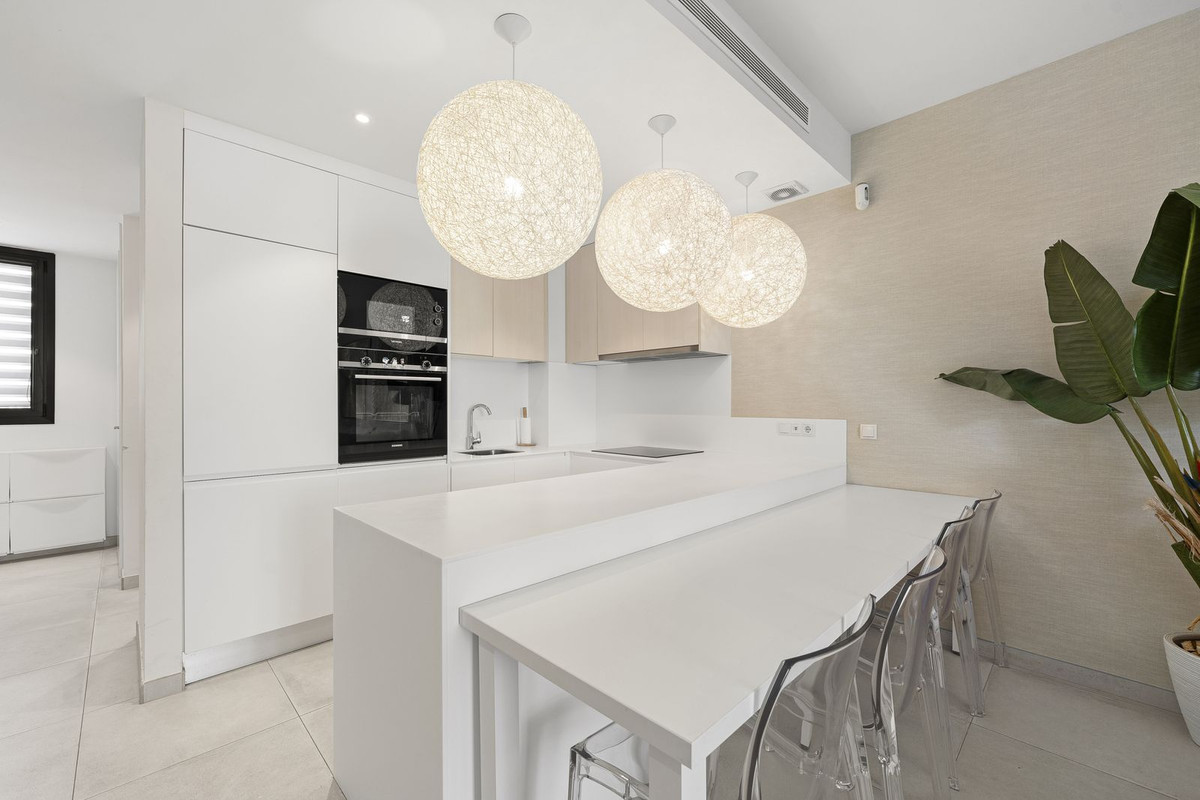 2 Bed Apartment for sale in El Paraiso Costa Del Sol, Málaga, Spain