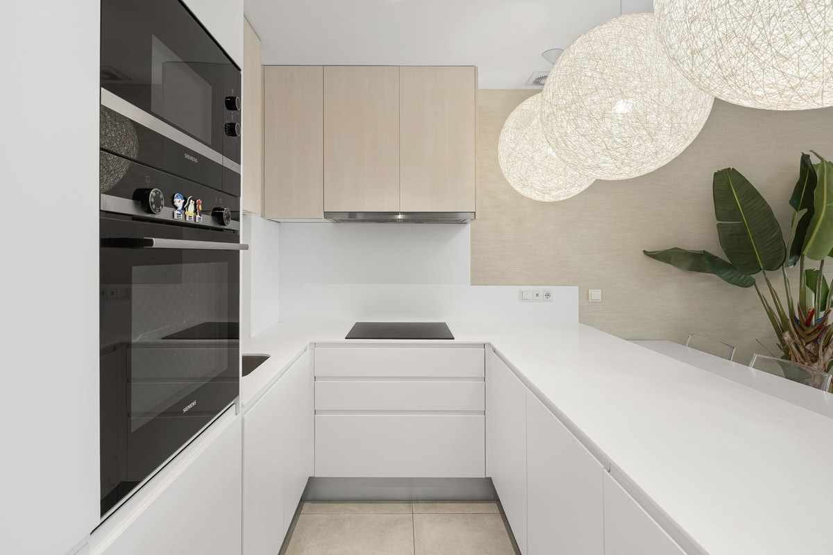 2 Bed Apartment for sale in El Paraiso Costa Del Sol, Málaga, Spain