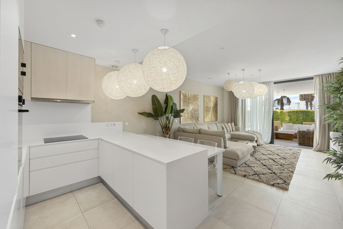 2 Bed Apartment for sale in El Paraiso Costa Del Sol, Málaga, Spain