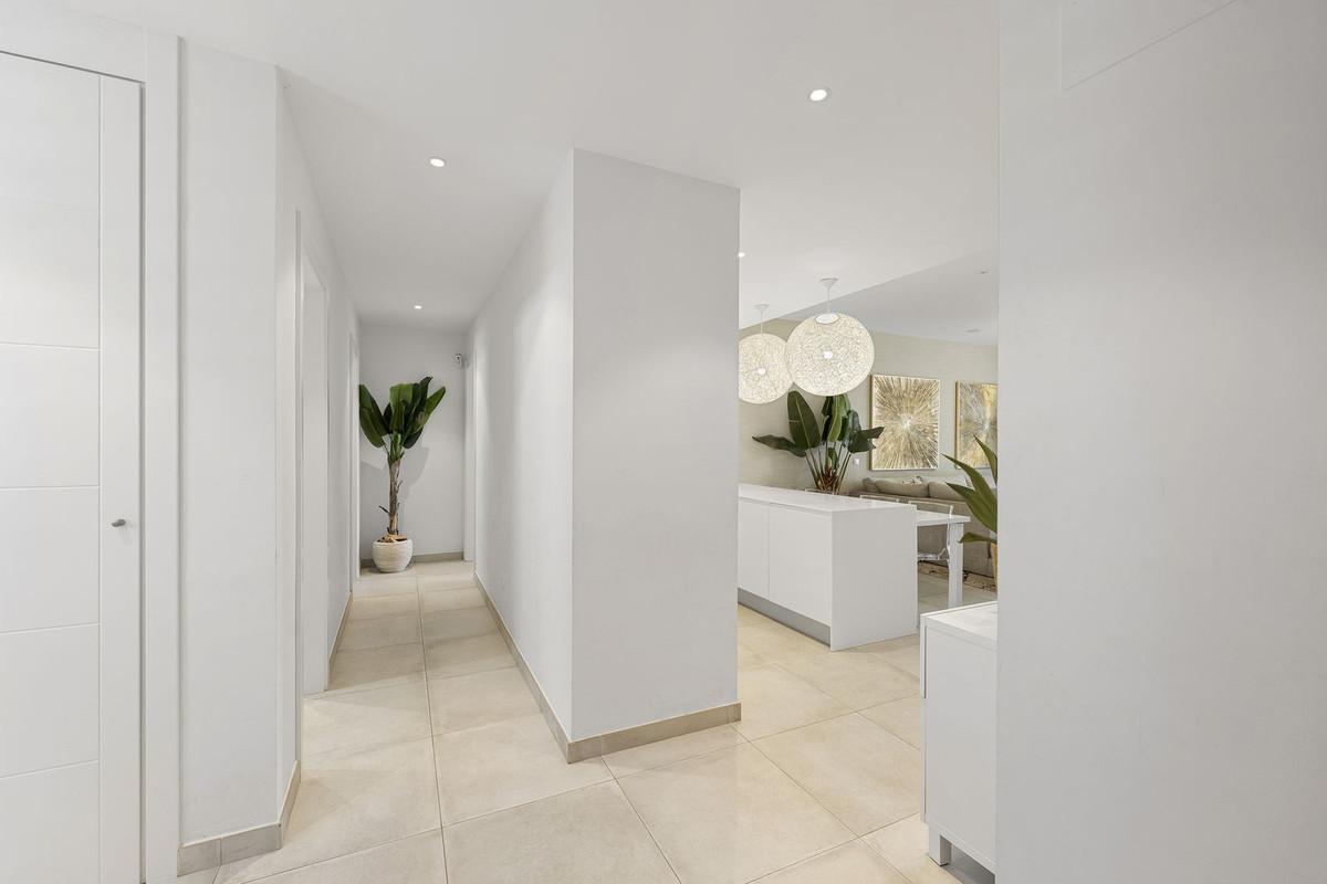 2 Bed Apartment for sale in El Paraiso Costa Del Sol, Málaga, Spain