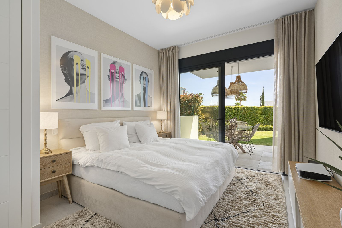2 Bed Apartment for sale in El Paraiso Costa Del Sol, Málaga, Spain
