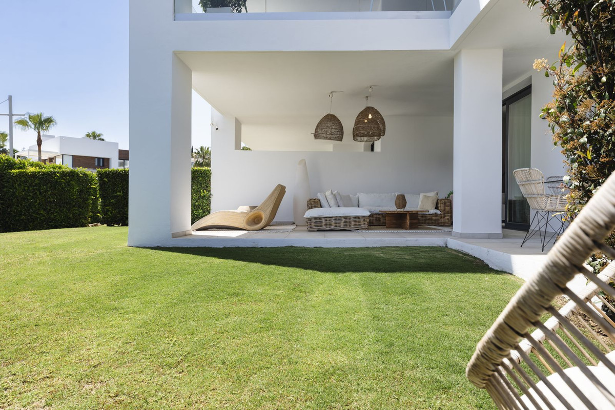 2 Bed Apartment for sale in El Paraiso Costa Del Sol, Málaga, Spain