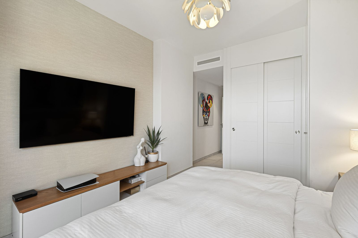 2 Bed Apartment for sale in El Paraiso Costa Del Sol, Málaga, Spain