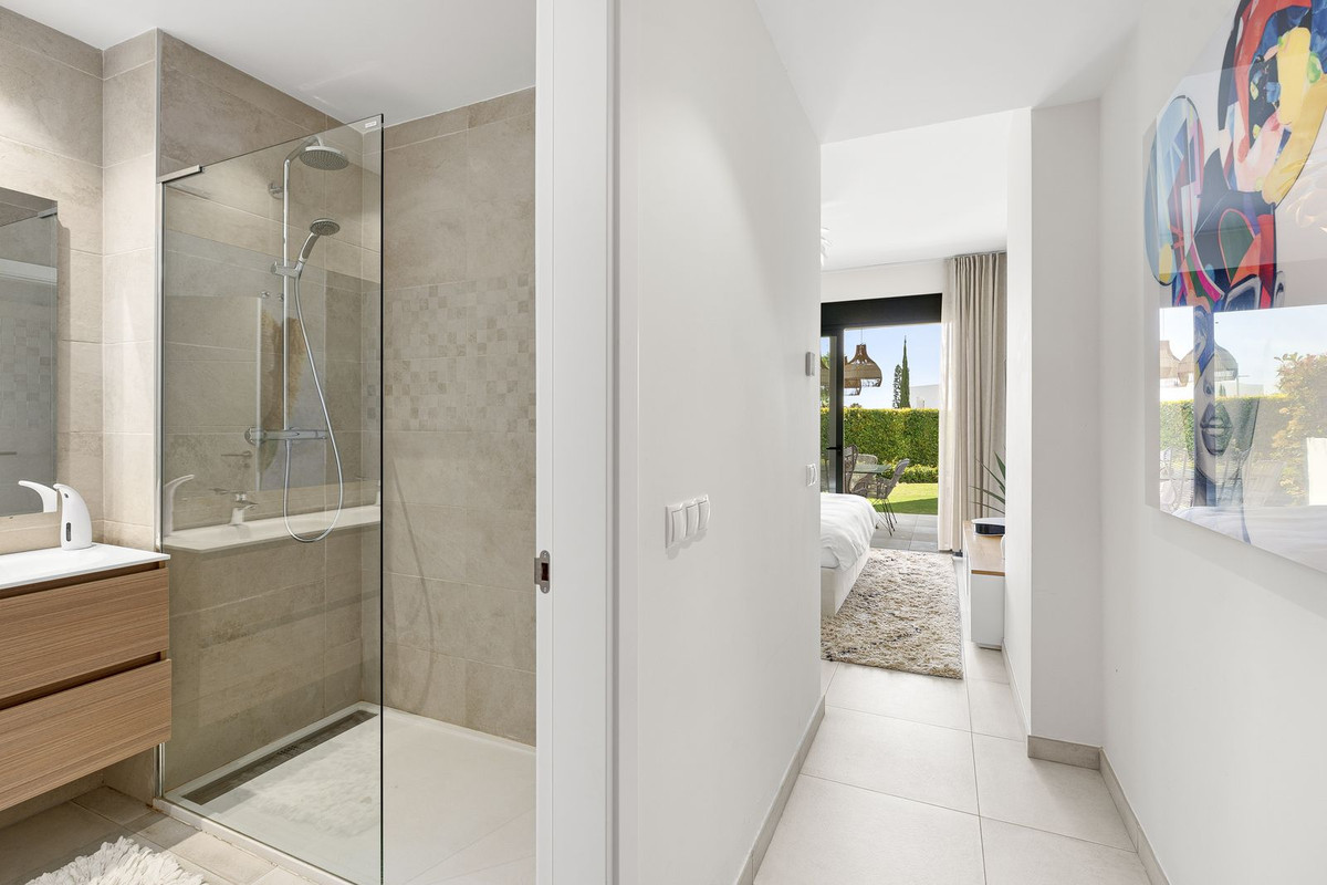 2 Bed Apartment for sale in El Paraiso Costa Del Sol, Málaga, Spain