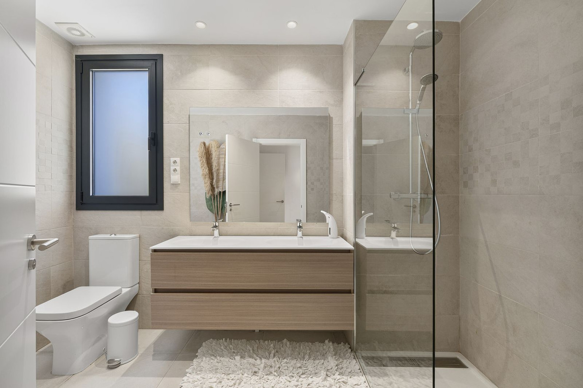 2 Bed Apartment for sale in El Paraiso Costa Del Sol, Málaga, Spain