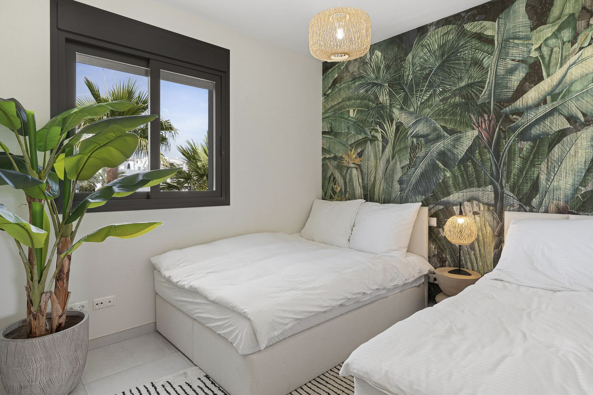 2 Bed Apartment for sale in El Paraiso Costa Del Sol, Málaga, Spain