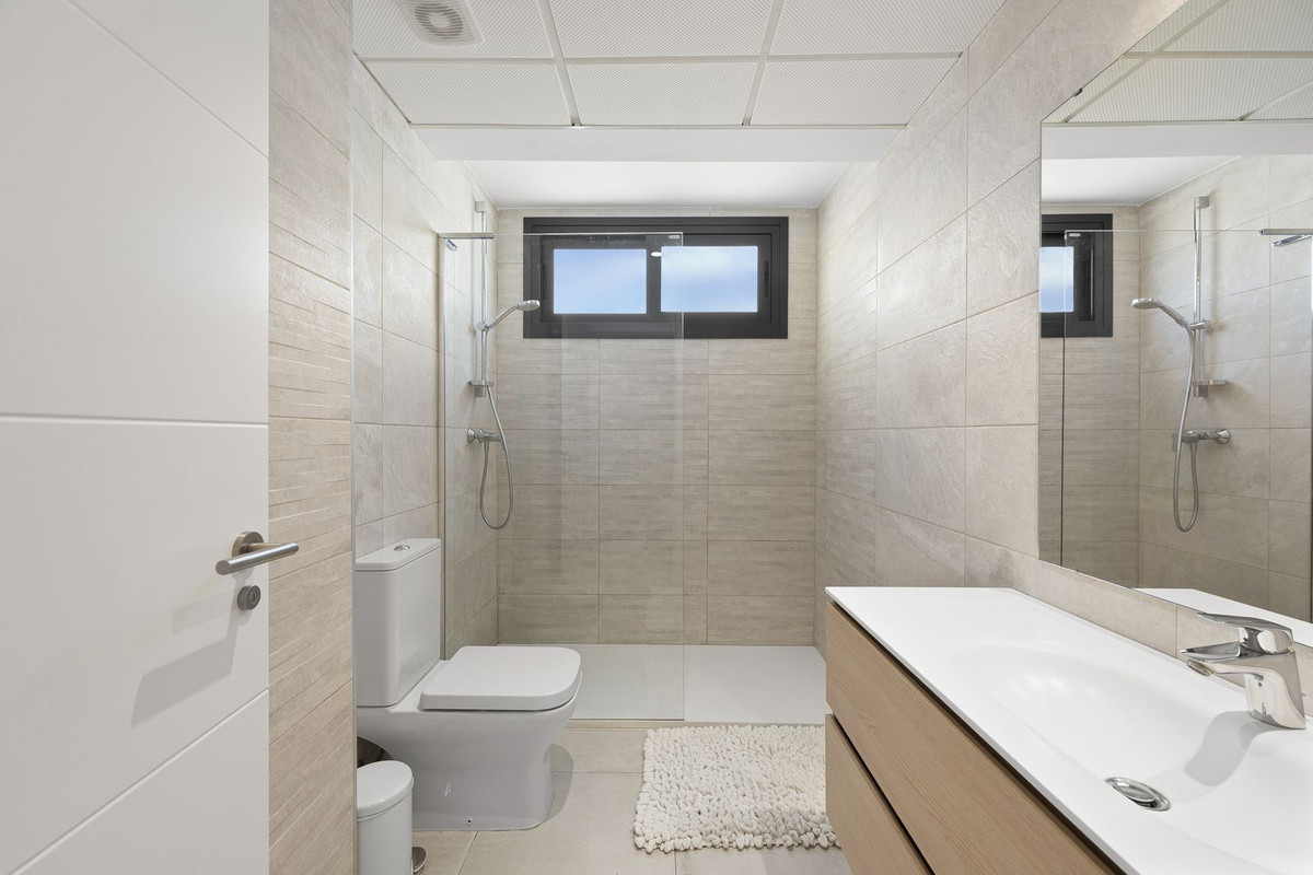 2 Bed Apartment for sale in El Paraiso Costa Del Sol, Málaga, Spain
